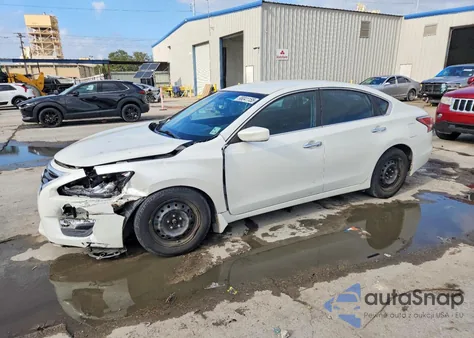 2015 Nissan Altima 2.5 из США, поврежденный, VIN 1N4AL3AP8FC230455